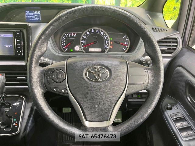 Toyota VOXY 2017-06 6817960-13