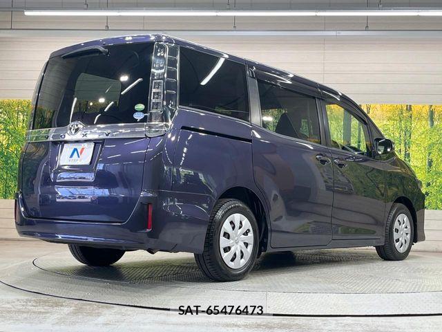 Toyota VOXY 2017-06 6817960-16