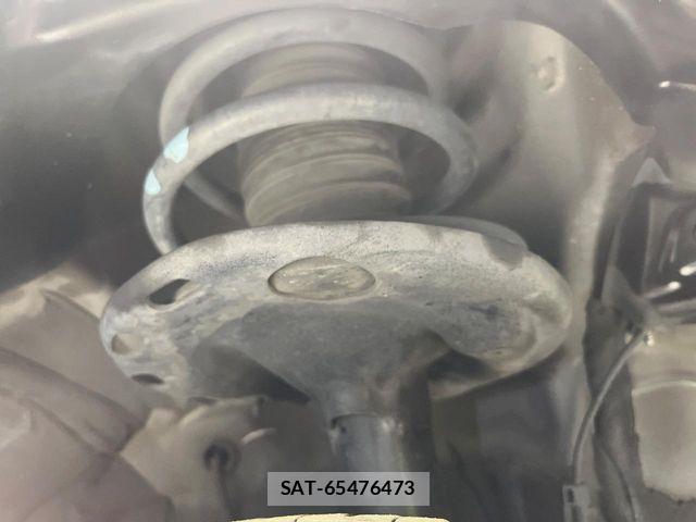 Toyota VOXY 2017-06 6817960-19