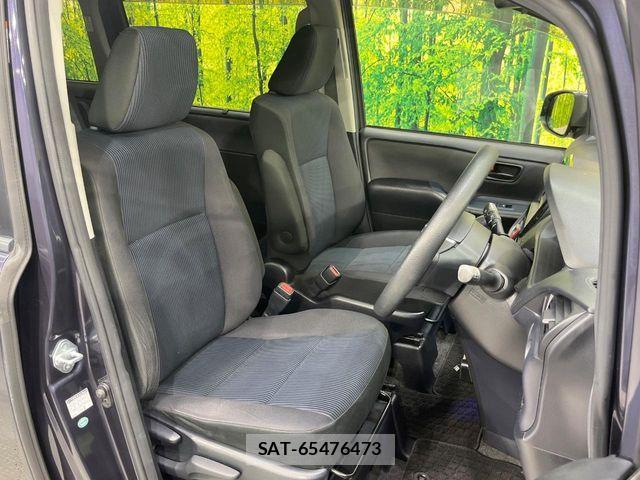 Toyota VOXY 2017-06 6817960-7