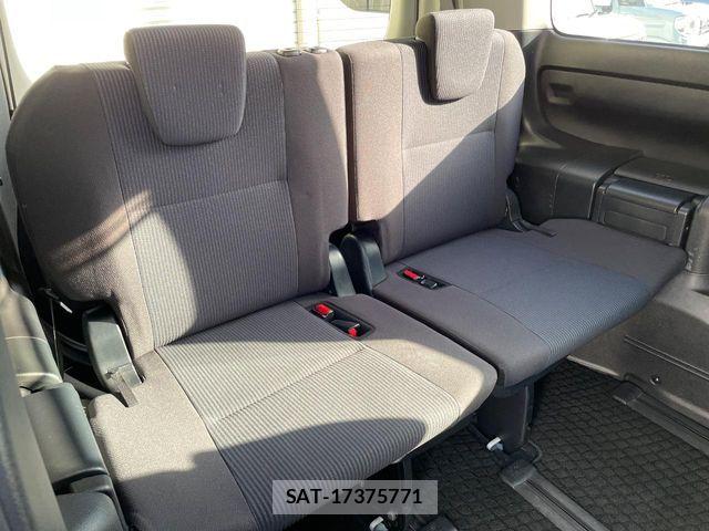 Toyota VOXY 2017-07 6817949-9