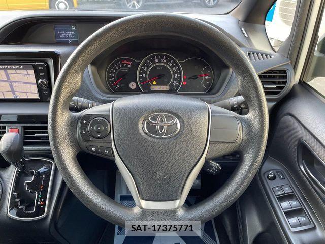 Toyota VOXY 2017-07 6817949-11