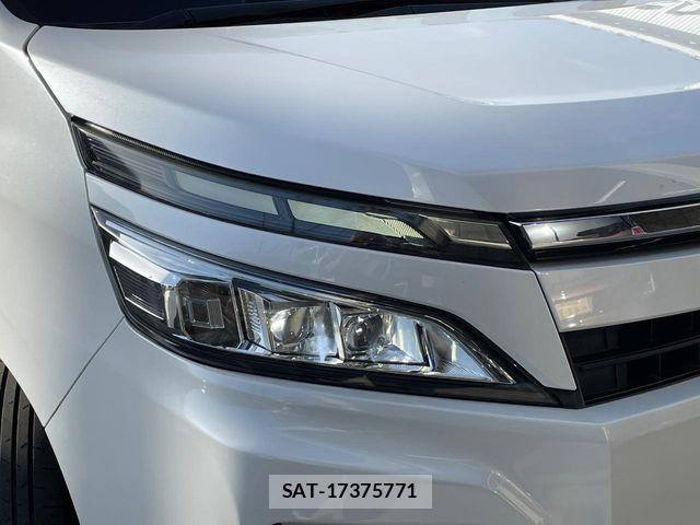 Toyota VOXY 2017-07 6817949-12