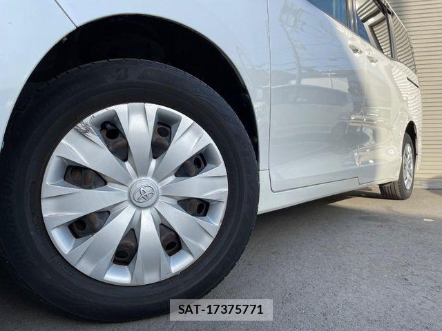 Toyota VOXY 2017-07 6817949-13