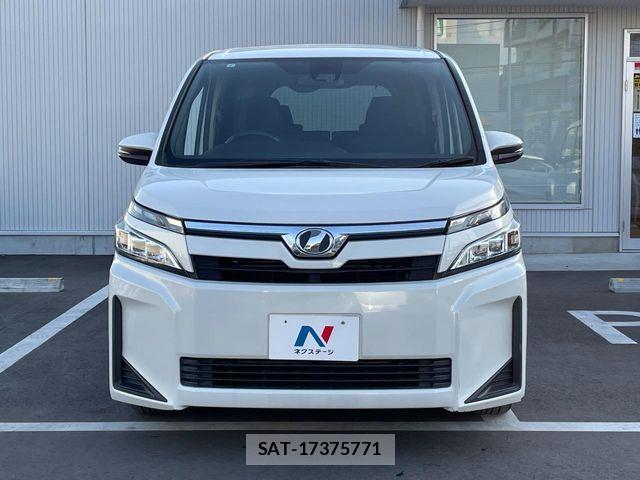 Toyota VOXY 2017-07 6817949-14