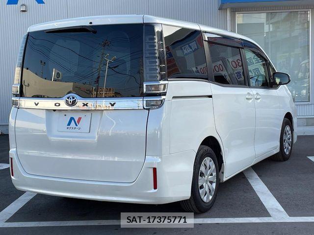 Toyota VOXY 2017-07 6817949-17