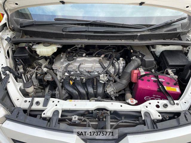 Toyota VOXY 2017-07 6817949-18