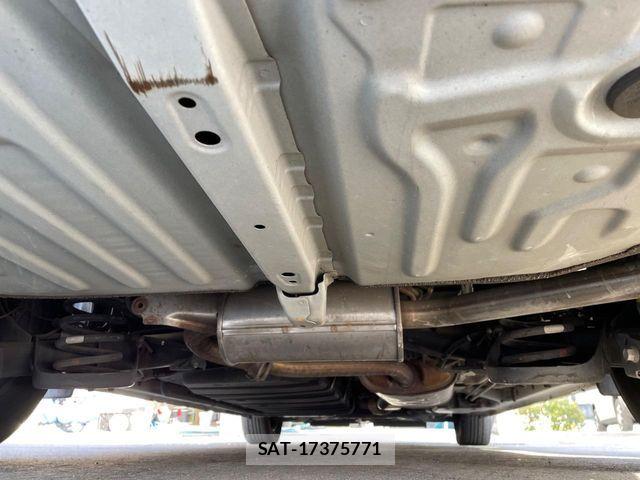 Toyota VOXY 2017-07 6817949-19