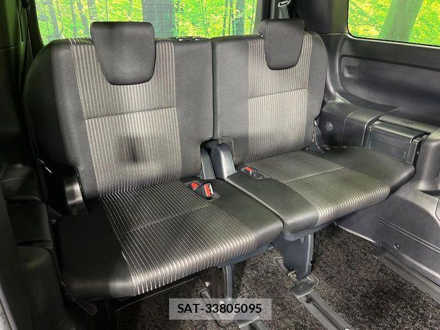 Toyota VOXY 2019-02 6817902-9