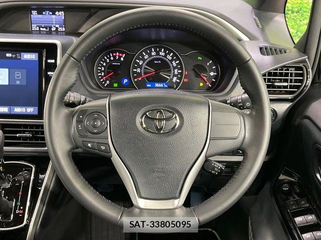 Toyota VOXY 2019-02 6817902-11