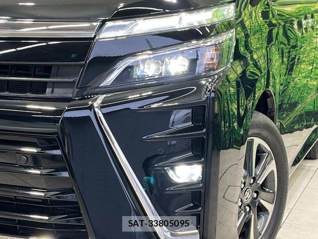 Toyota VOXY 2019-02 6817902-12