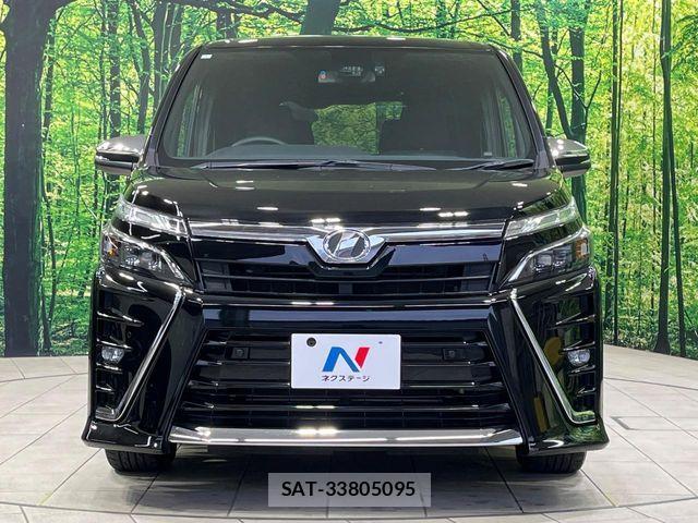 Toyota VOXY 2019-02 6817902-14