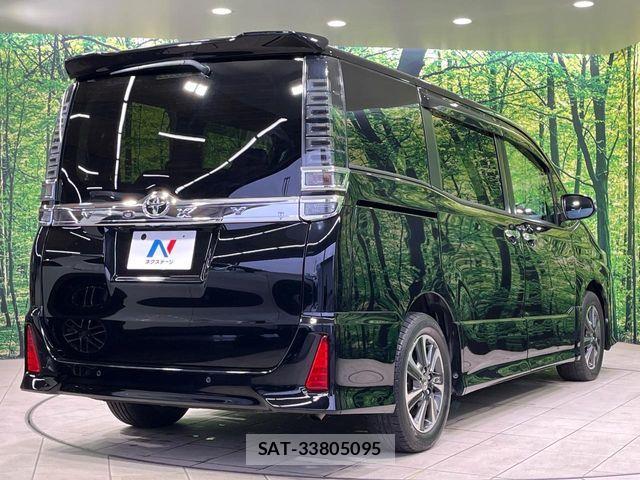 Toyota VOXY 2019-02 6817902-16