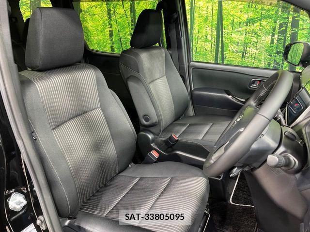 Toyota VOXY 2019-02 6817902-7