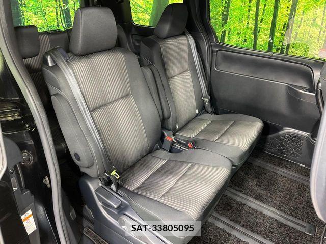 Toyota VOXY 2019-02 6817902-8