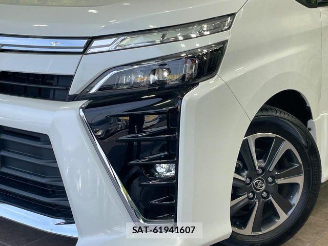 Toyota VOXY 2018-11 6817906-12