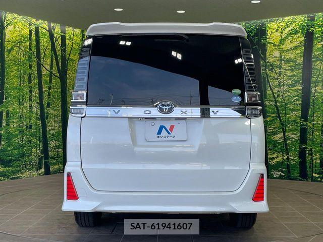 Toyota VOXY 2018-11 6817906-15