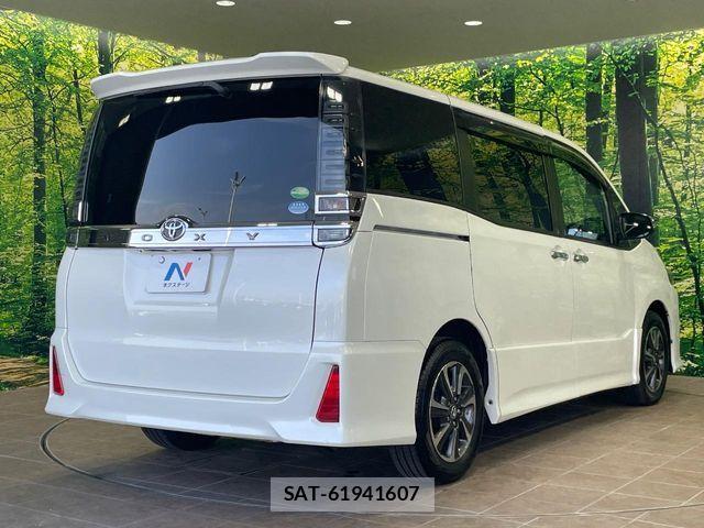 Toyota VOXY 2018-11 6817906-17