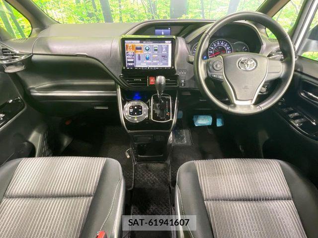 Toyota VOXY 2018-11 6817906-1