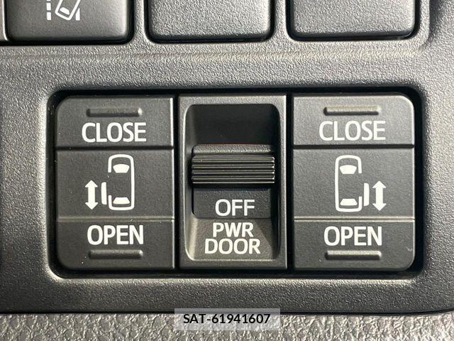 Toyota VOXY 2018-11 6817906-3