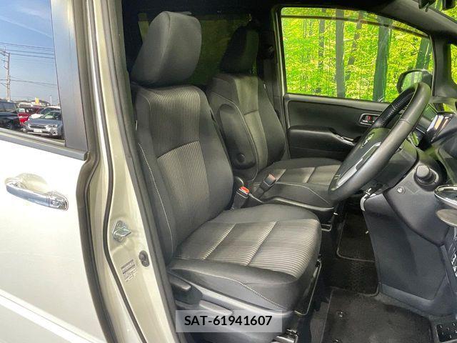 Toyota VOXY 2018-11 6817906-7
