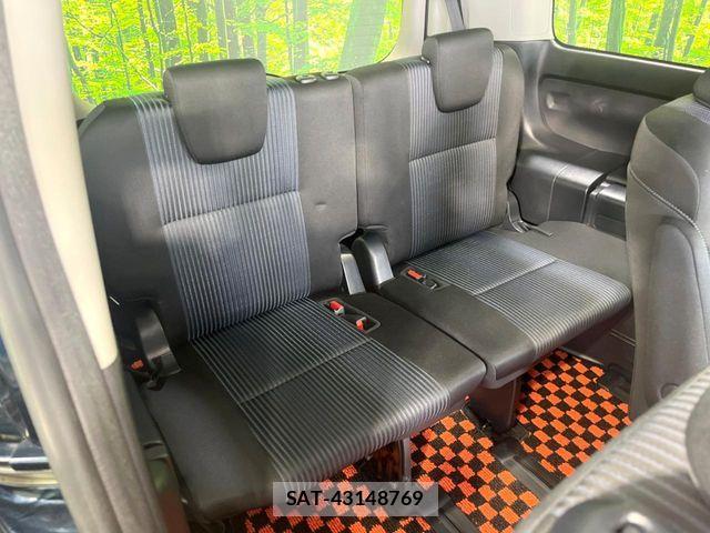 Toyota VOXY 2014-03 6817929-9