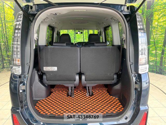 Toyota VOXY 2014-03 6817929-10