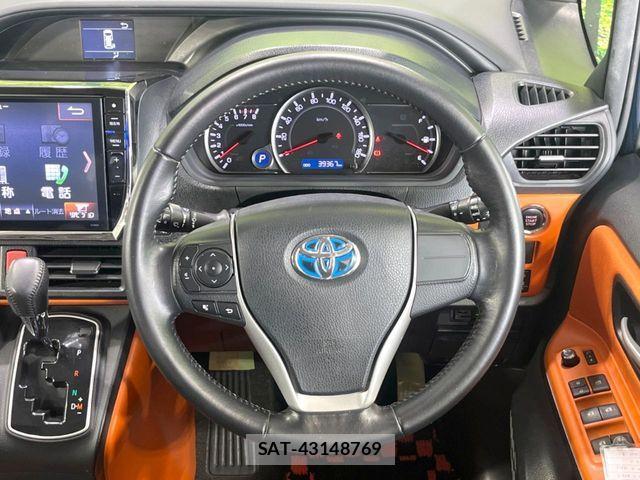 Toyota VOXY 2014-03 6817929-11