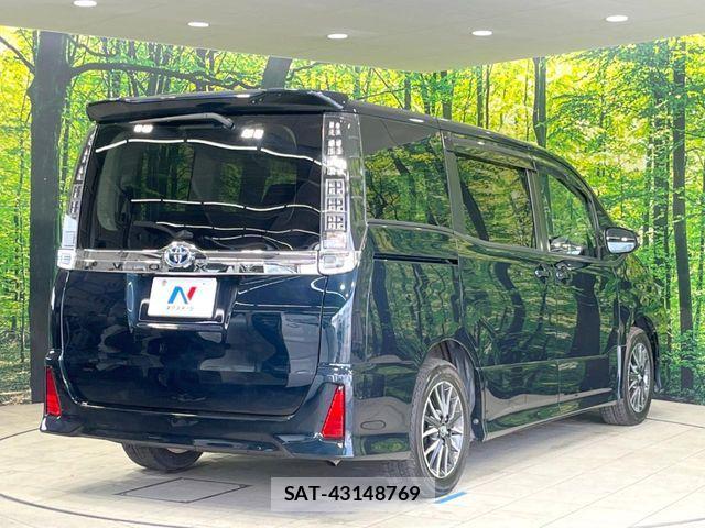 Toyota VOXY 2014-03 6817929-17