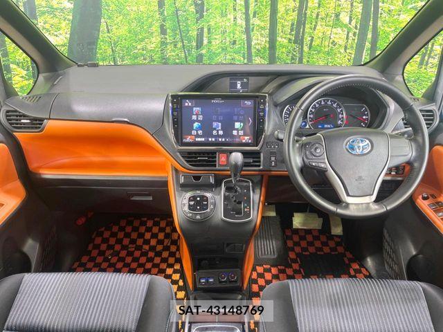 Toyota VOXY 2014-03 6817929-1