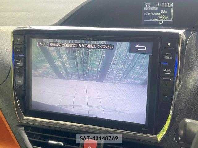 Toyota VOXY 2014-03 6817929-4