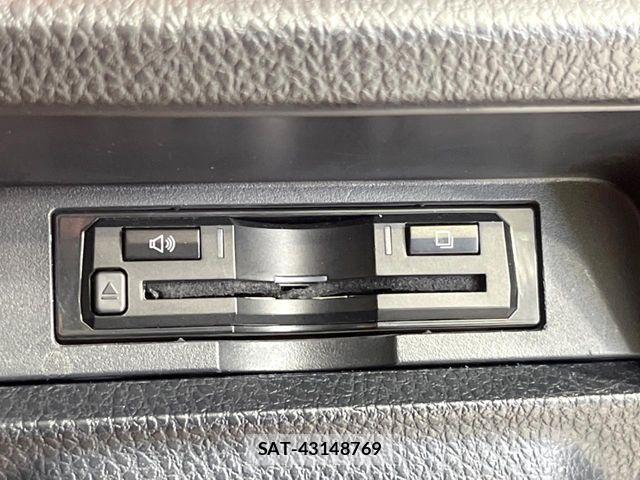Toyota VOXY 2014-03 6817929-5