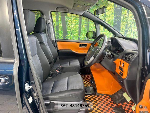 Toyota VOXY 2014-03 6817929-7