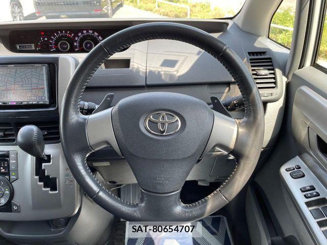 Toyota VOXY 2008-07 6817962-11