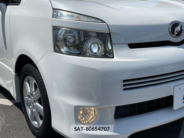 Toyota VOXY 2008-07 6817962-12
