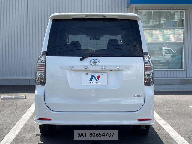 Toyota VOXY 2008-07 6817962-15
