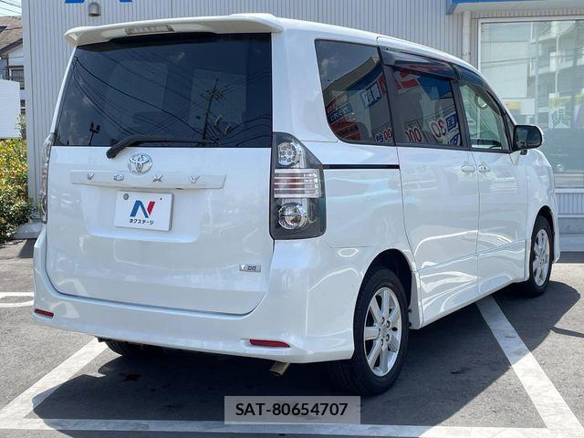 Toyota VOXY 2008-07 6817962-17
