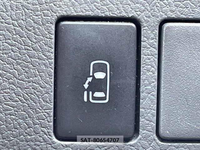 Toyota VOXY 2008-07 6817962-3