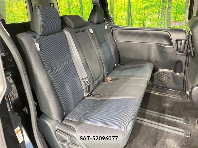 Toyota VOXY 2018-11 6817933-9
