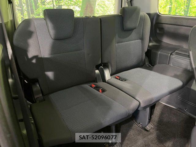 Toyota VOXY 2018-11 6817933-10