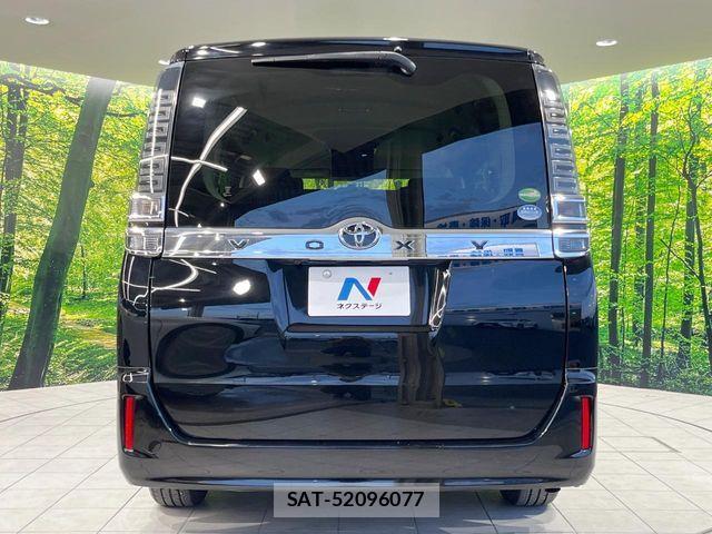 Toyota VOXY 2018-11 6817933-15