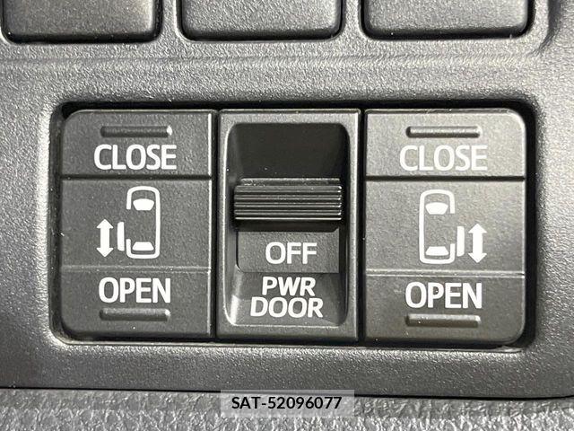 Toyota VOXY 2018-11 6817933-3