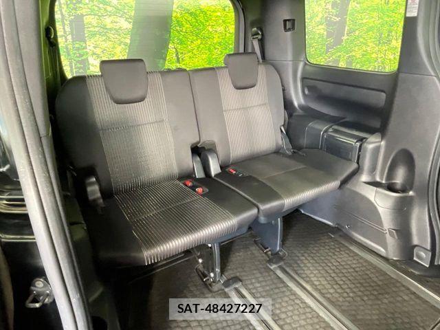 Toyota VOXY 2017-08 6817925-9