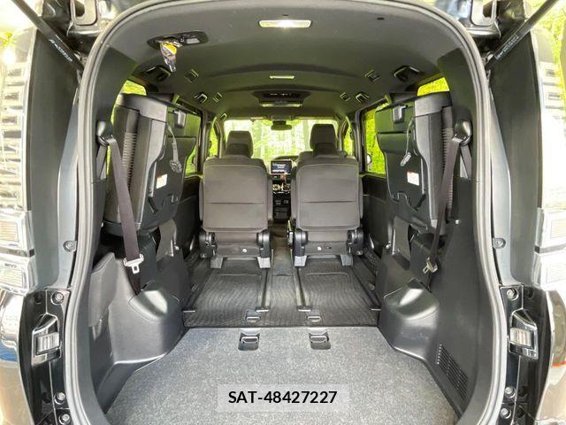 Toyota VOXY 2017-08 6817925-10