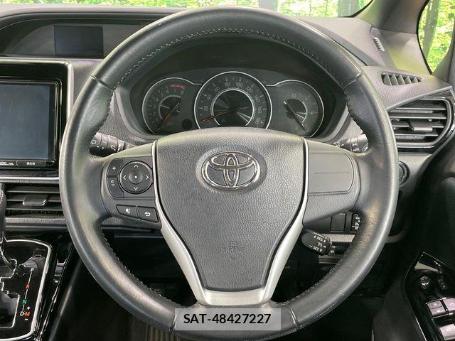 Toyota VOXY 2017-08 6817925-11