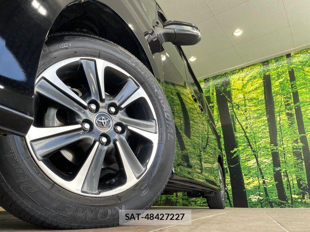 Toyota VOXY 2017-08 6817925-13