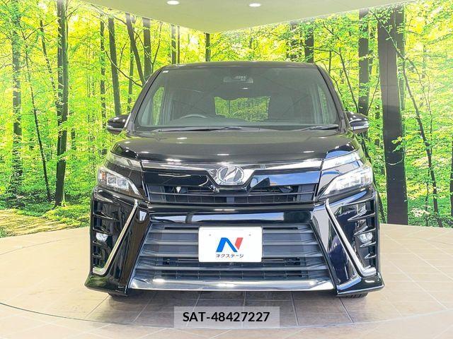 Toyota VOXY 2017-08 6817925-14