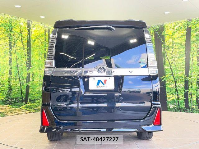 Toyota VOXY 2017-08 6817925-15