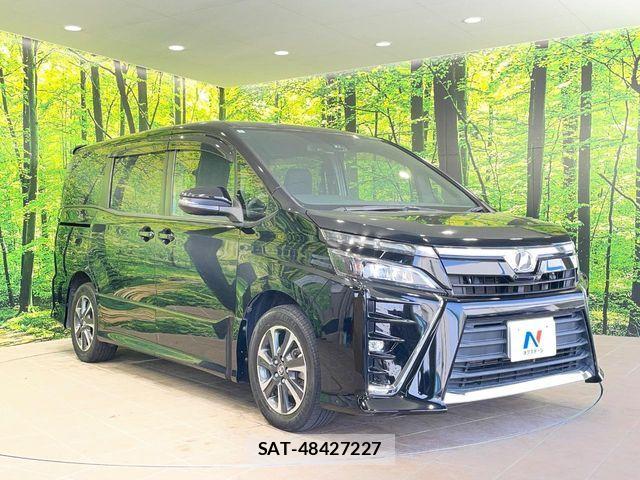 Toyota VOXY 2017-08 6817925-16