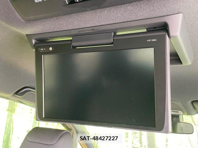 Toyota VOXY 2017-08 6817925-2